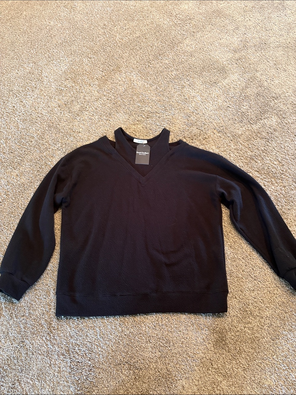 Tres bien  Black V-Neck Lightweight top
